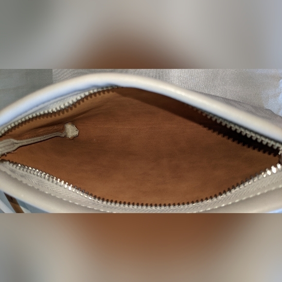 MICHAEL KORS Jet Set Fanny Pack Belt Bag In Shades of Light Gray w/ Logo Medium - Picture 8 of 8